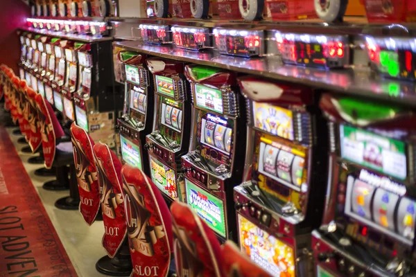 Slot game grid with Fortune Tiger and Mahjong Ways